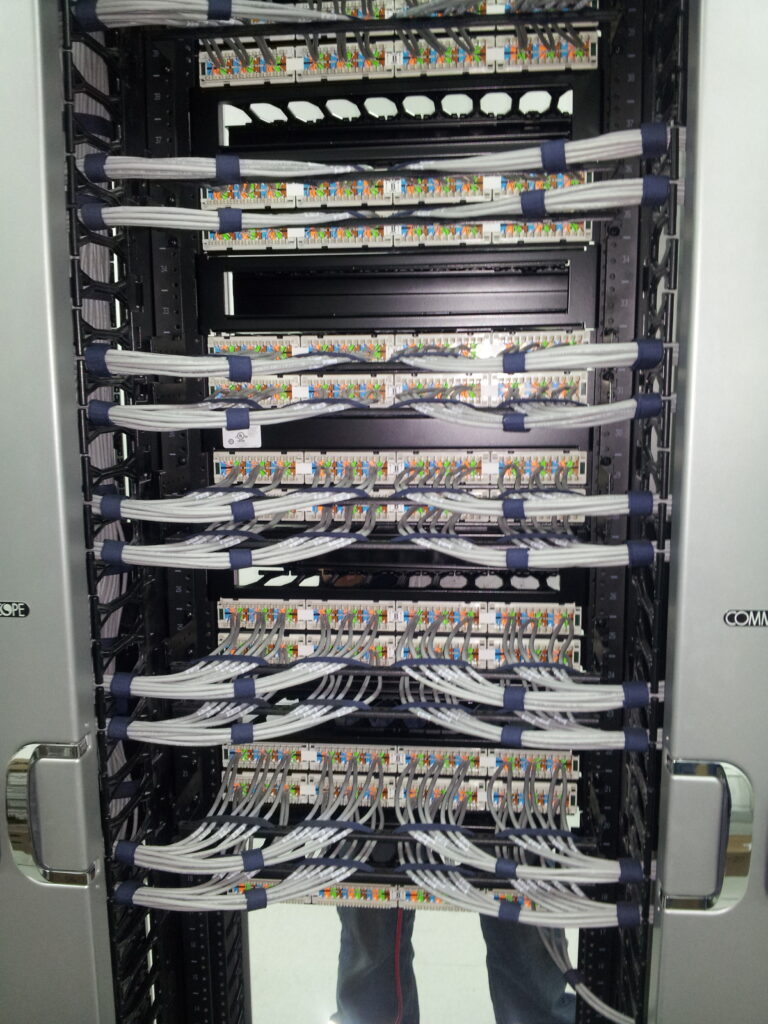 Obras eléctricas y red de datos Renault Argentina