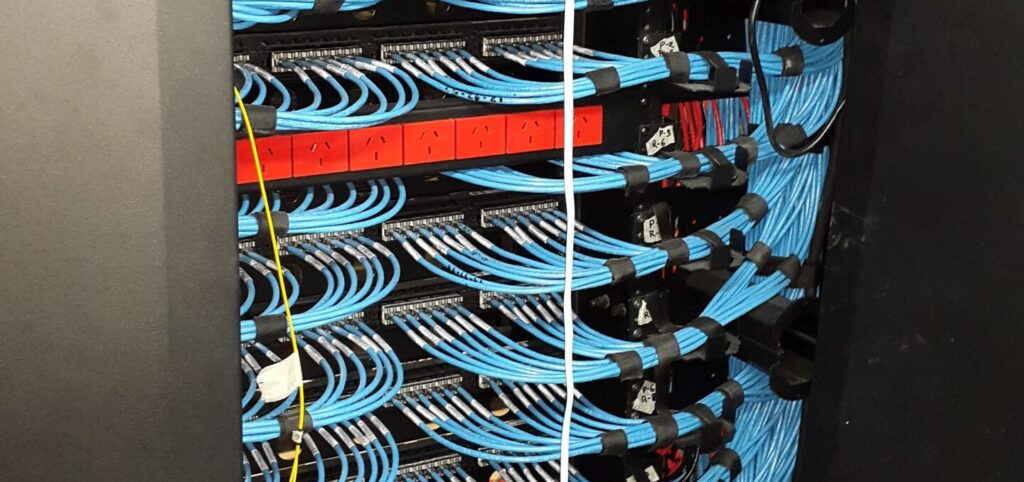 Obras eléctricas y red de datos Renault Argentina